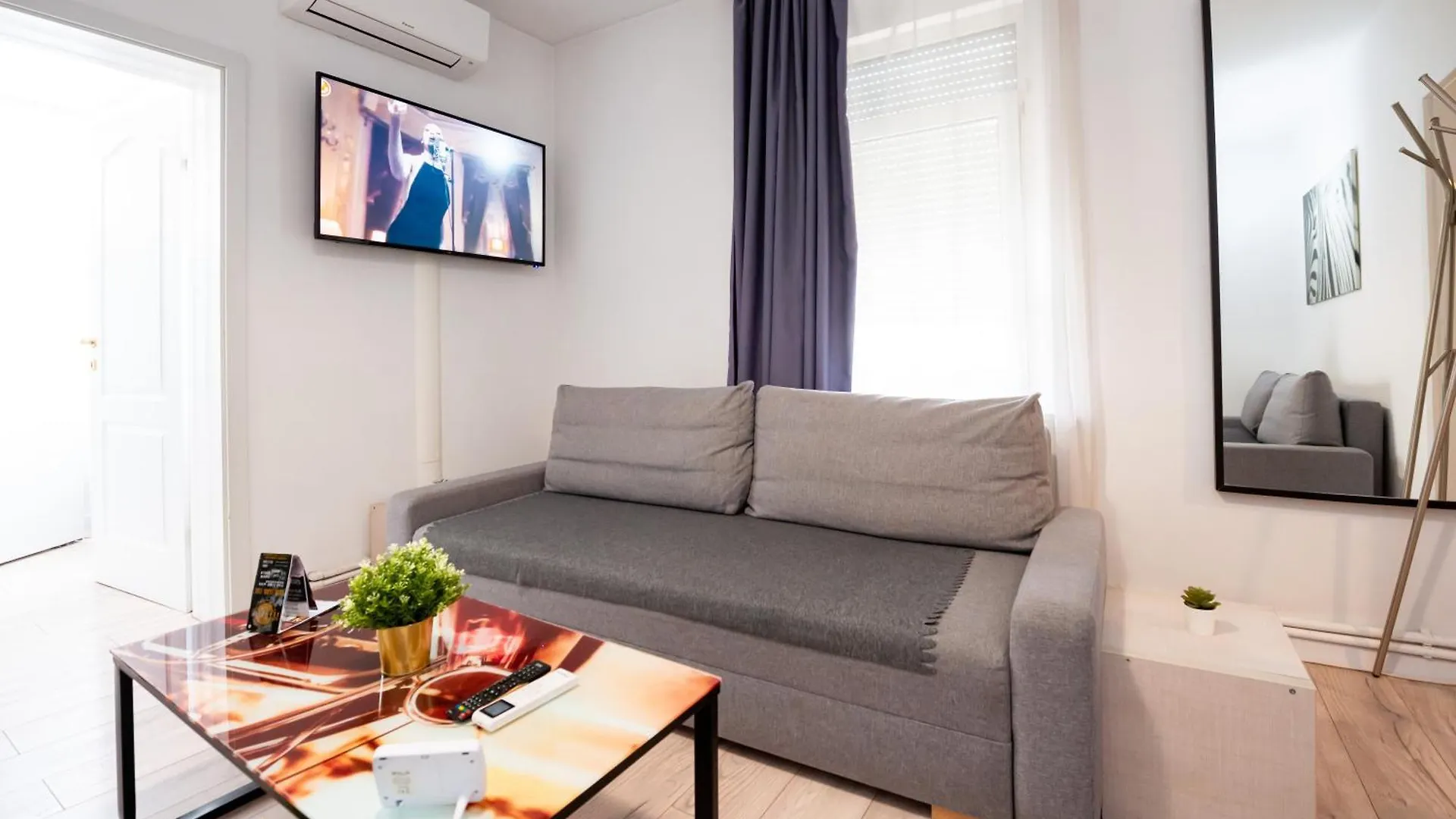 Ideal Accommodation Unirii Square Бухарест